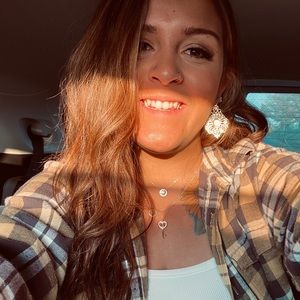 Meet your Posher, Caitlin